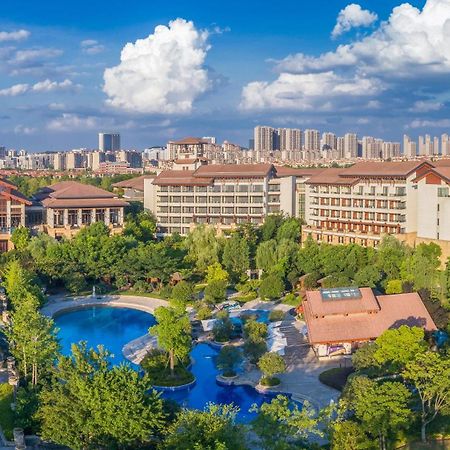 Hilton Wuhan Optics Valley Экстерьер фото