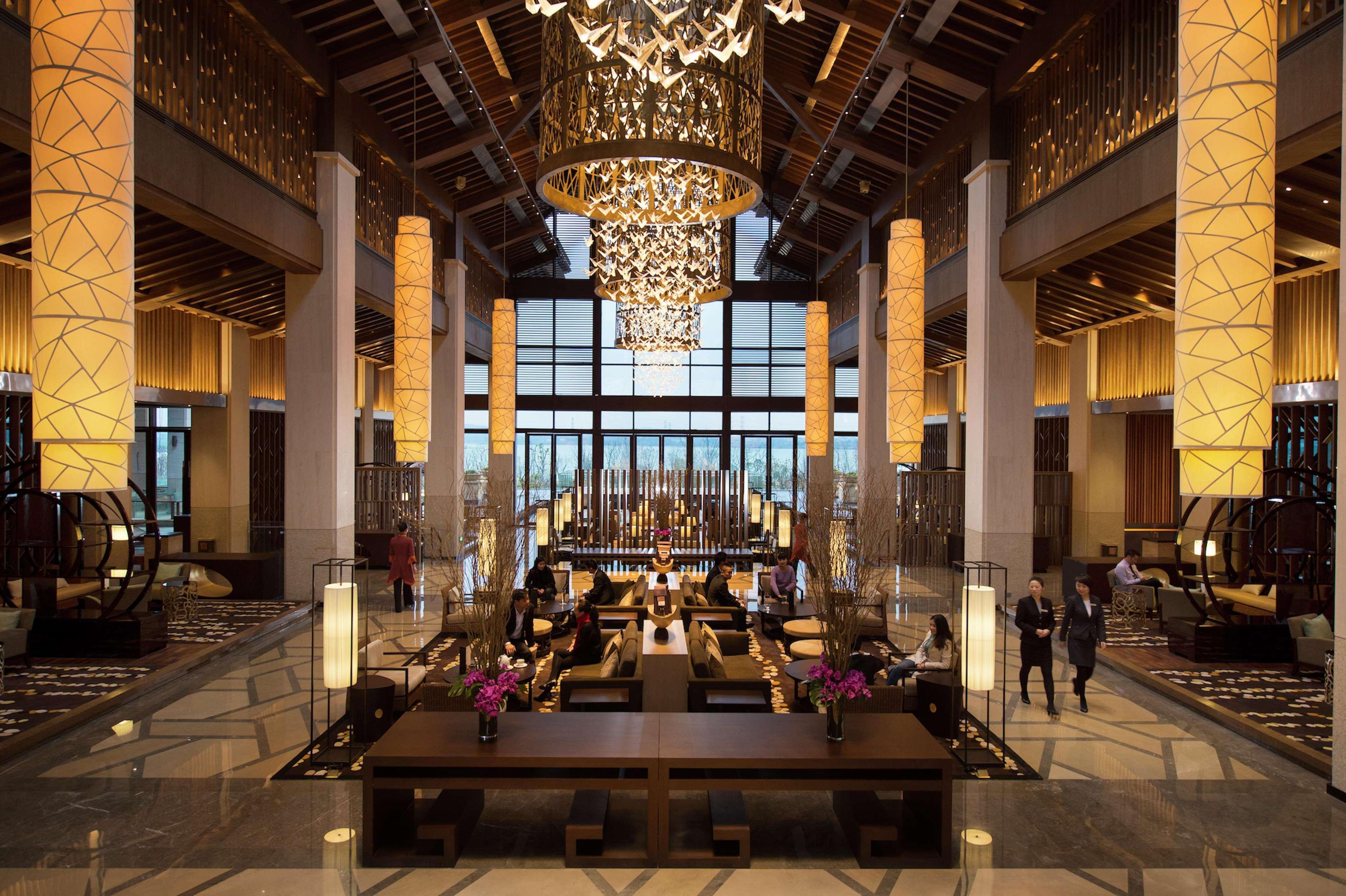Hilton Wuhan Optics Valley Экстерьер фото