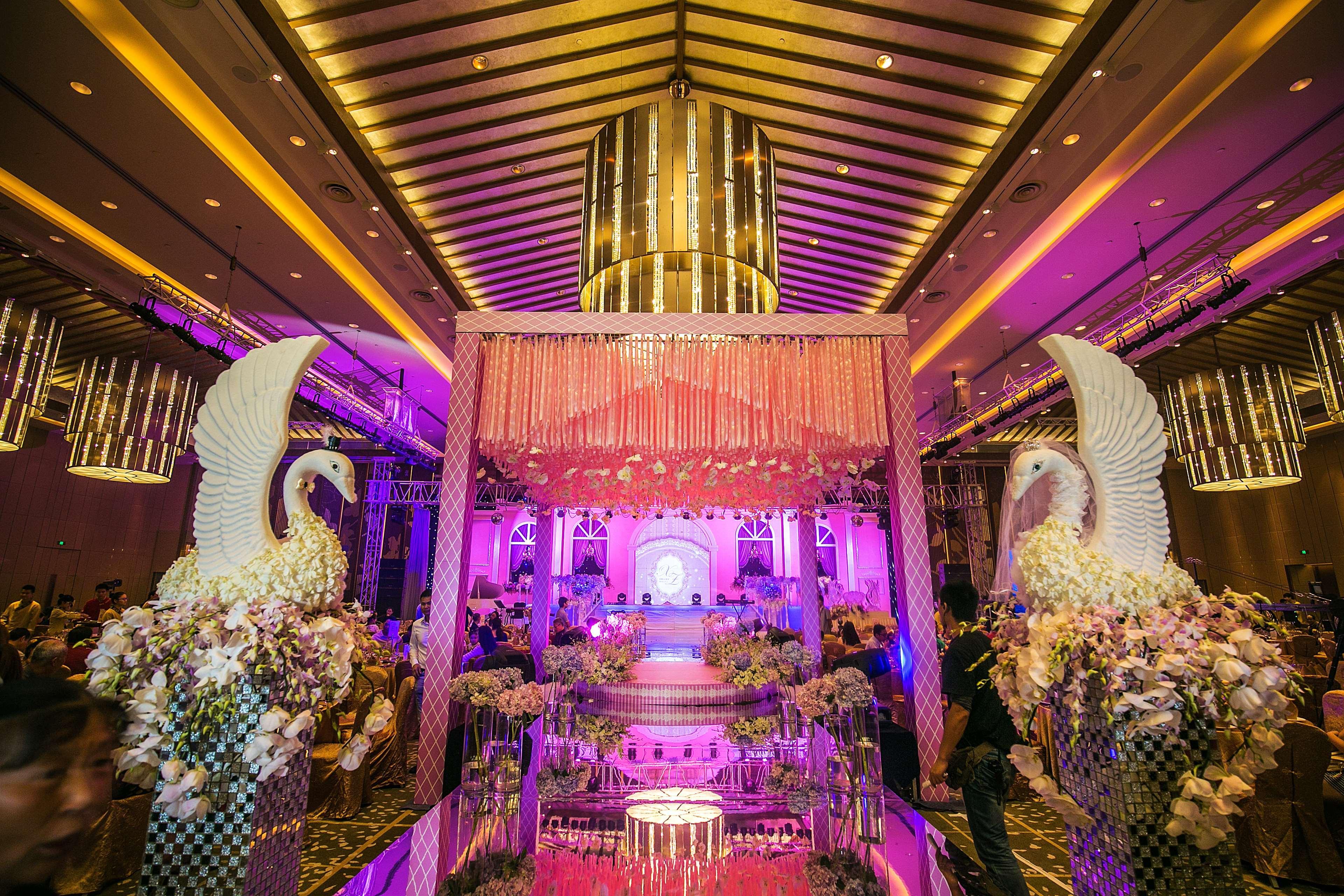 Hilton Wuhan Optics Valley Экстерьер фото