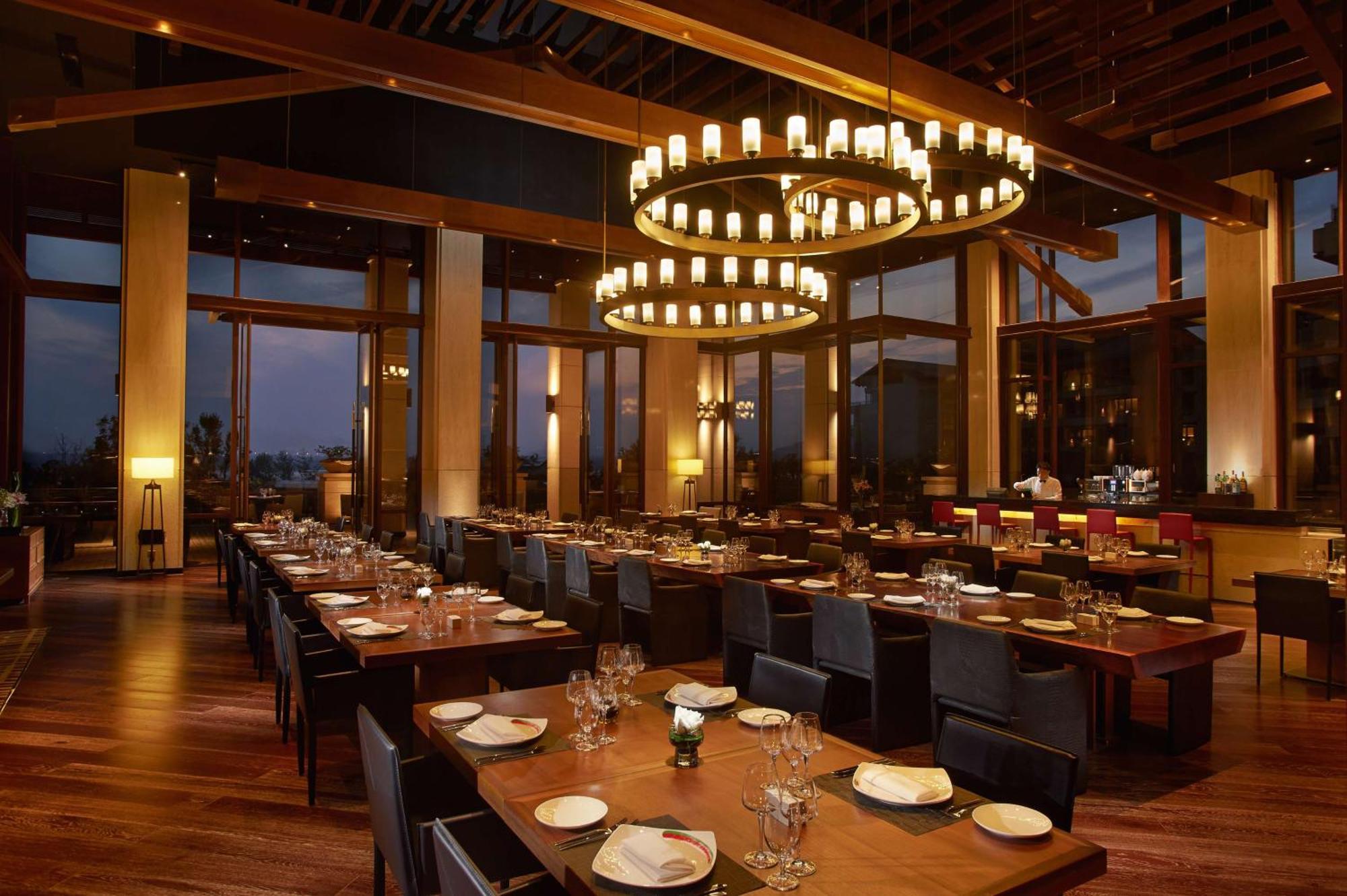 Hilton Wuhan Optics Valley Экстерьер фото